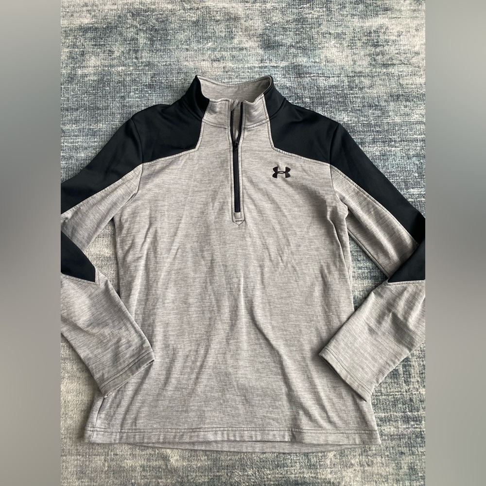 Under Armour men’s gray black 1/2 zip Pullover size large